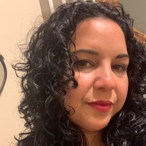 Meet your Posher, Isaura